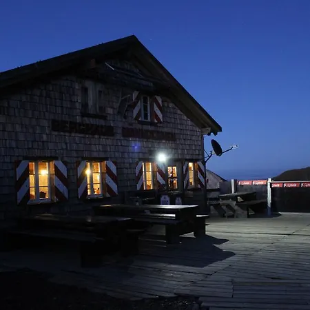 Hostel Berghaus Manndlenen- Weberhutte *