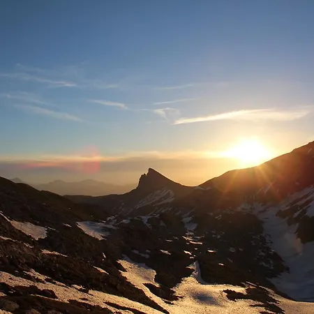 Berghaus Manndlenen- Weberhutte Hostel *